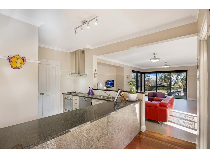 1 New Street, Mount Lofty QLD 4350