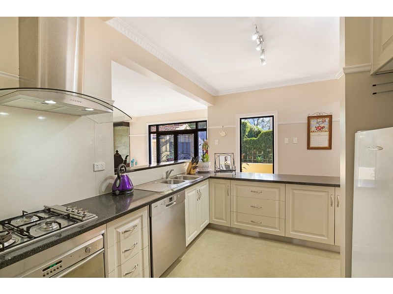 1 New Street, Mount Lofty QLD 4350