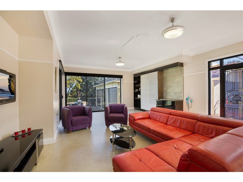 1 New Street, Mount Lofty QLD 4350