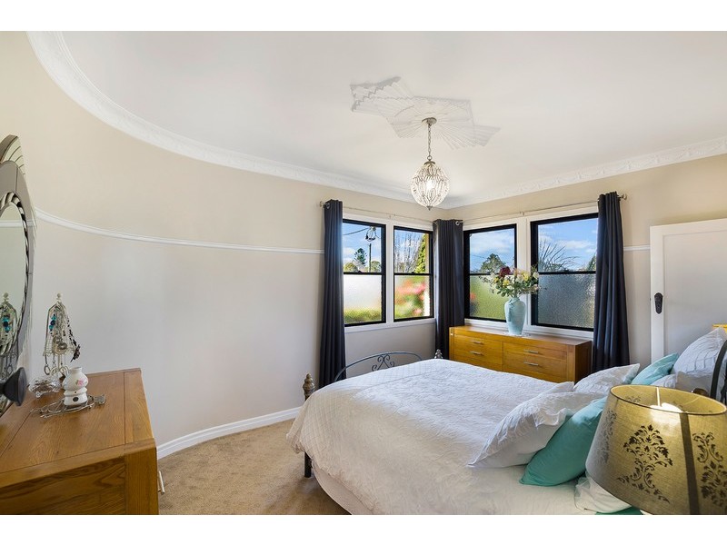 1 New Street, Mount Lofty QLD 4350