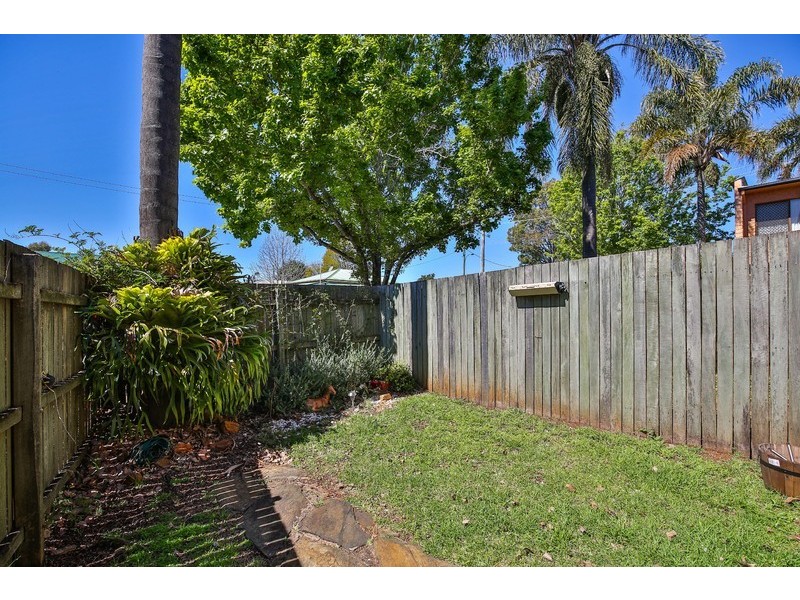 8/203 Campbell Street, Newtown QLD 4350