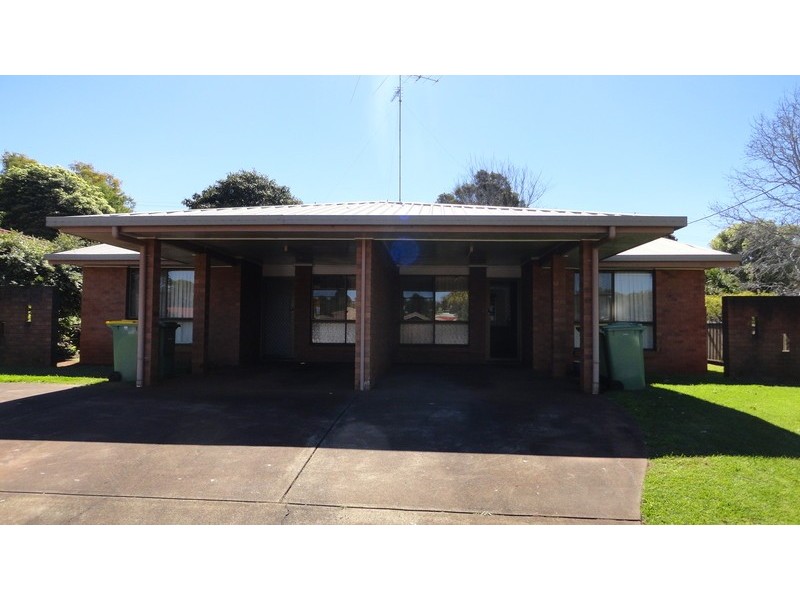 2/11 Agnes Street, Centenary Heights QLD 4350