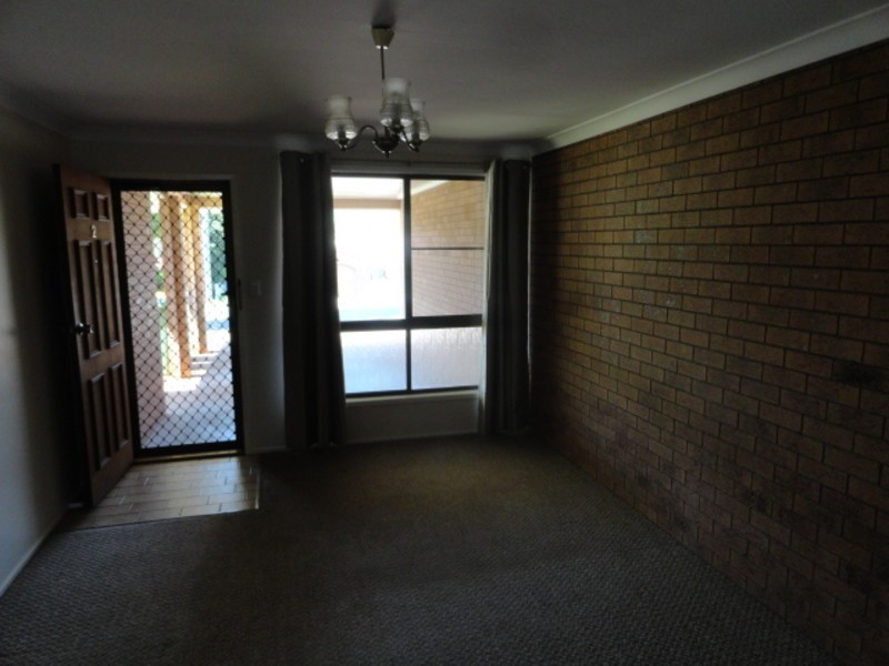 2/11 Agnes Street, Centenary Heights QLD 4350