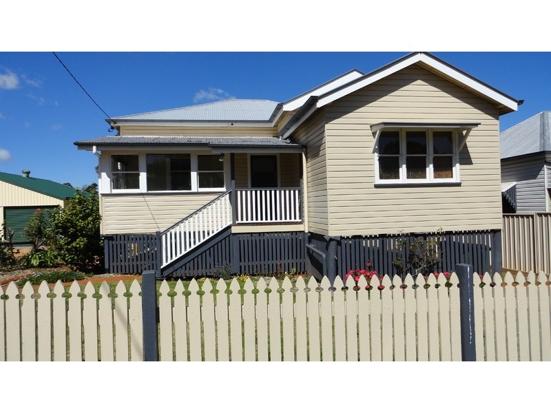 8 Somme Street, North Toowoomba QLD 4350