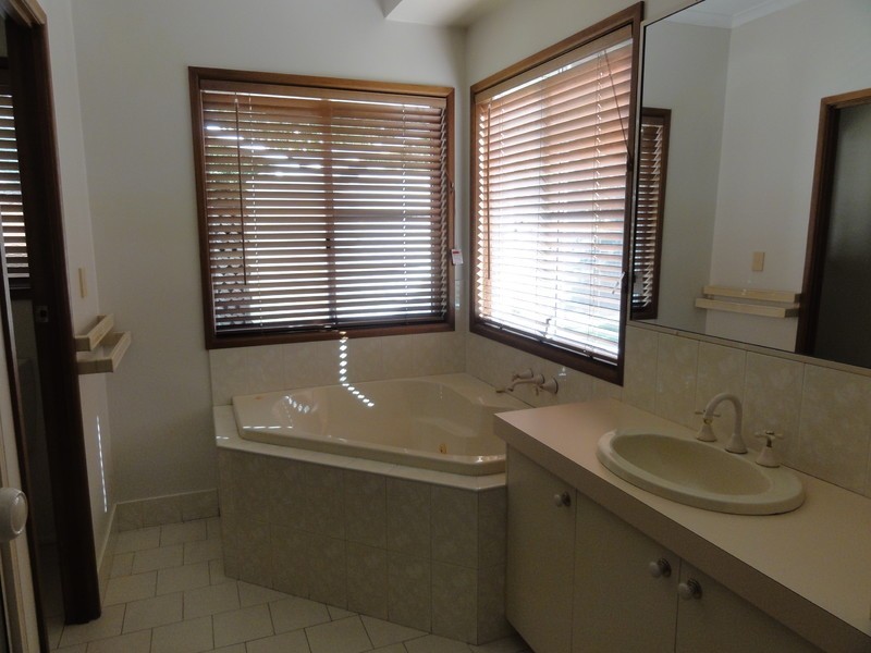 2 Radiata Court, Darling Heights QLD 4350