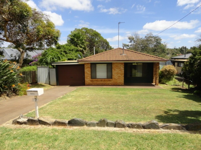 7 Baird Street, Kearneys Spring QLD 4350