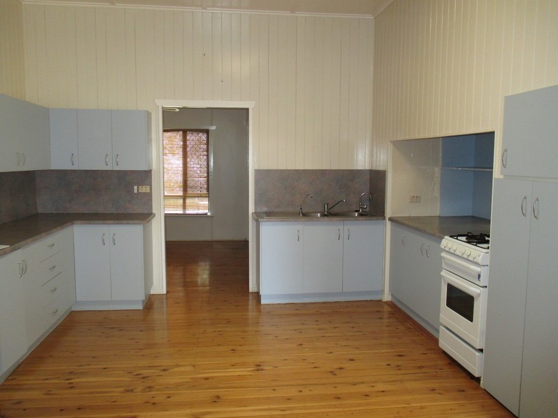 8 Venture Street, North Toowoomba QLD 4350