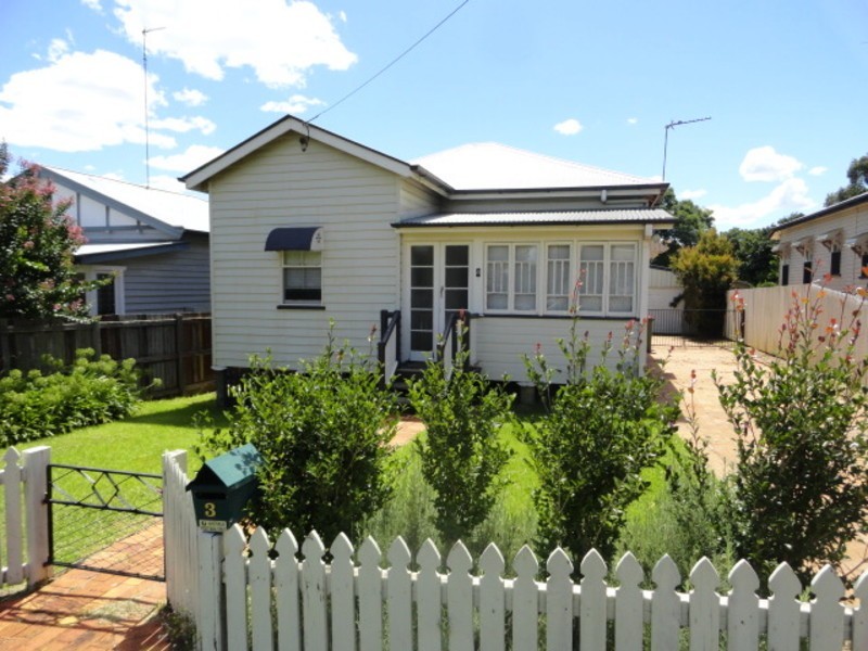 3 Trevethan Street, Mount Lofty QLD 4350