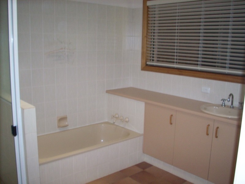 219 Rowbotham Street, Middle Ridge QLD 4350