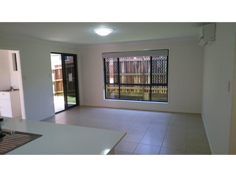 2/2a Beatty Street, Mount Lofty QLD 4350