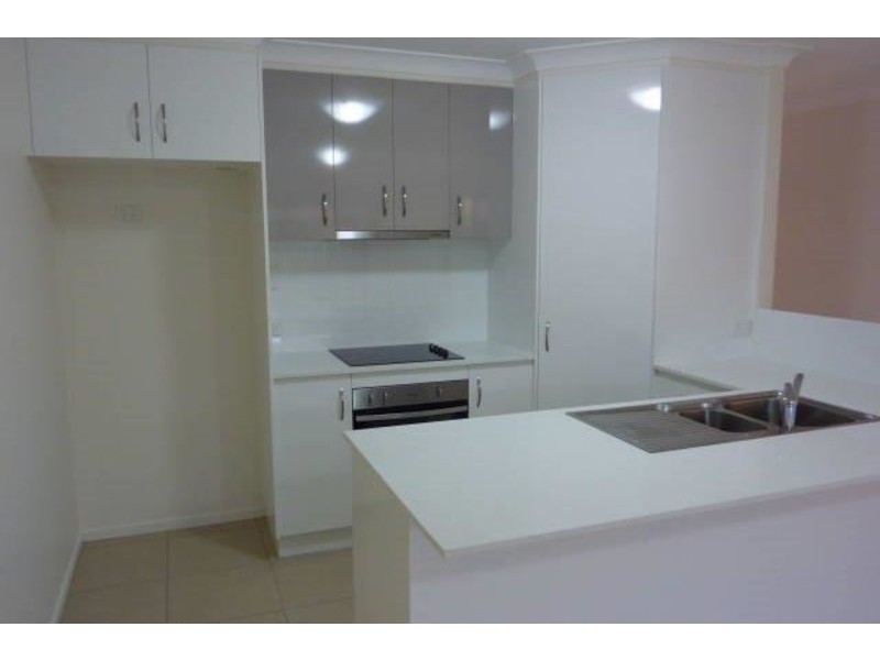 2/2a Beatty Street, Mount Lofty QLD 4350
