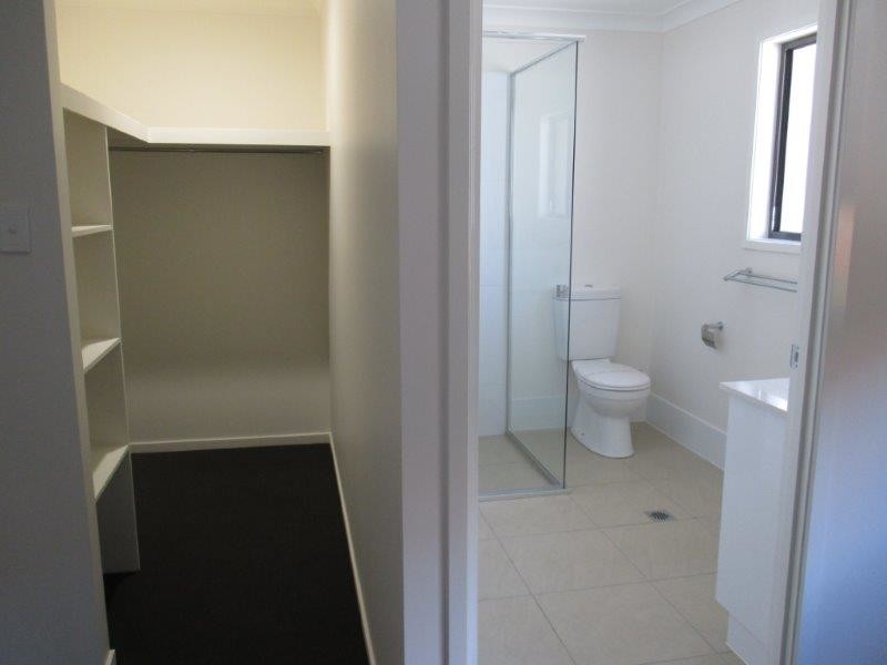 2/2a Beatty Street, Mount Lofty QLD 4350