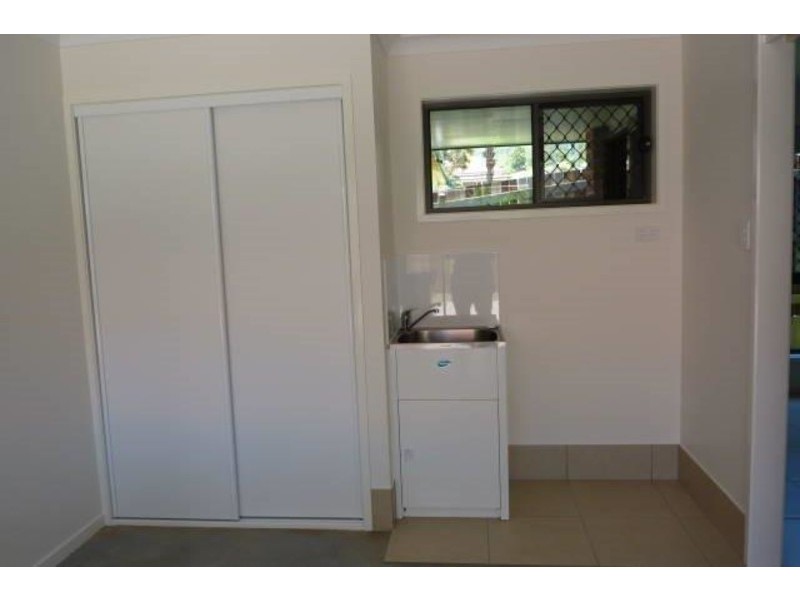 2/2a Beatty Street, Mount Lofty QLD 4350