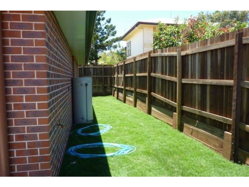 2/2a Beatty Street, Mount Lofty QLD 4350