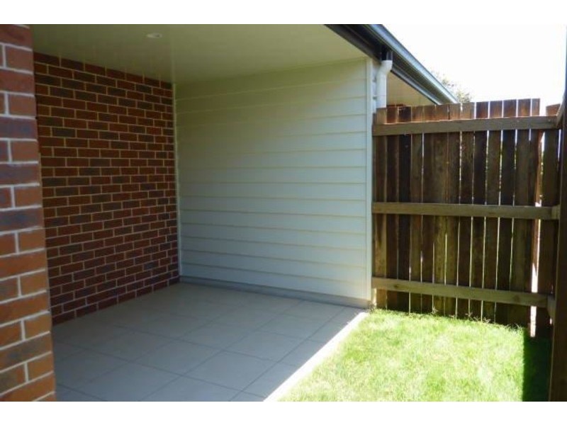 2/2a Beatty Street, Mount Lofty QLD 4350