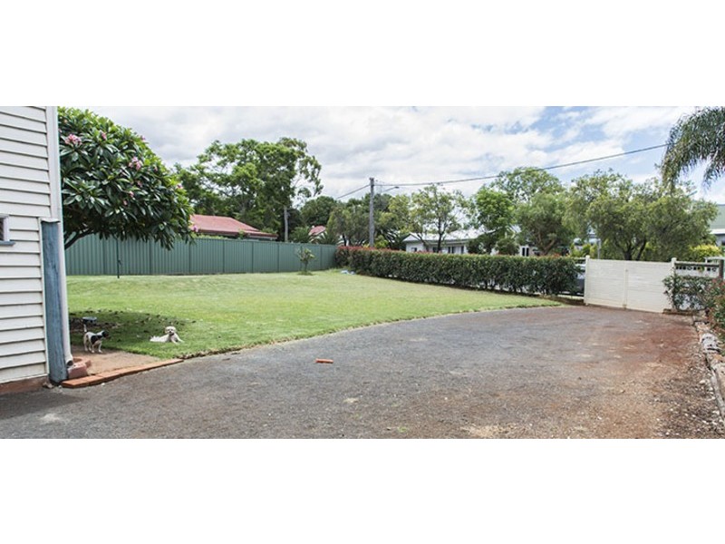 1 Anzac Avenue, Newtown QLD 4350