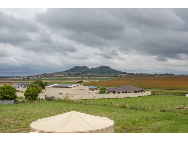 33 Catherine Crescent, Kingsthorpe QLD 4400