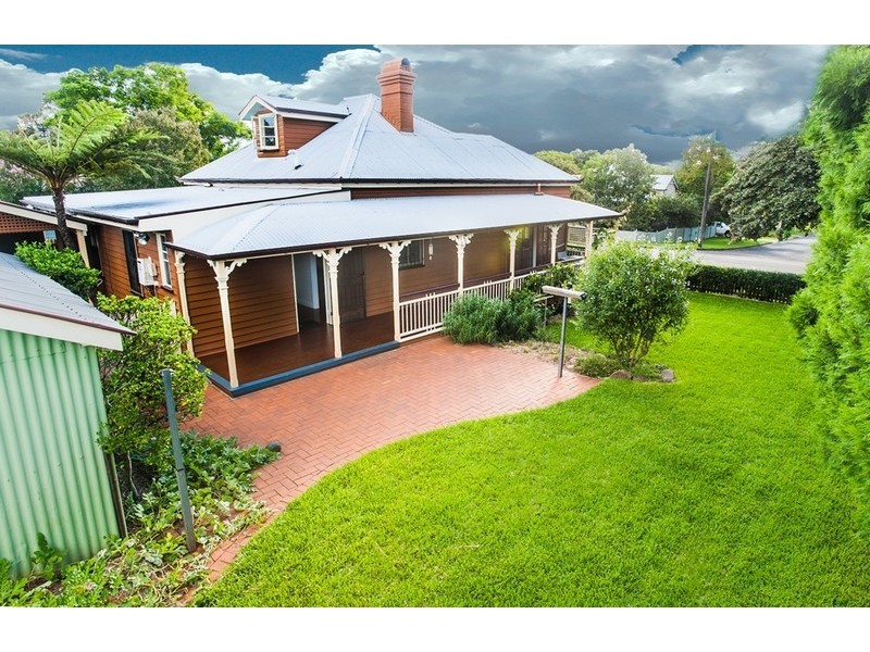 90 Lindsay Street, East Toowoomba QLD 4350