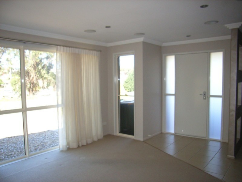 2/375 Stenner Street, Kearneys Spring QLD 4350