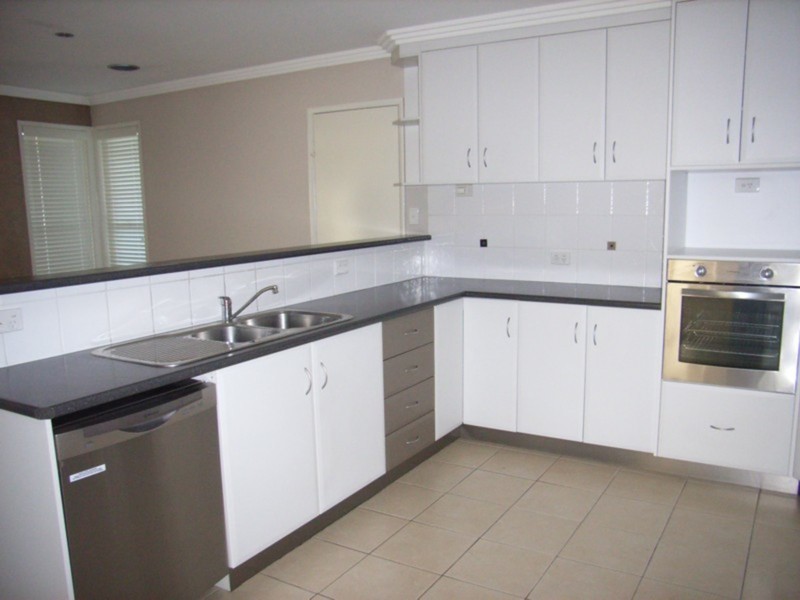 2/375 Stenner Street, Kearneys Spring QLD 4350