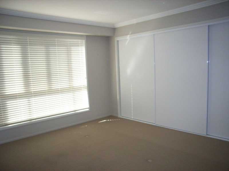 2/375 Stenner Street, Kearneys Spring QLD 4350