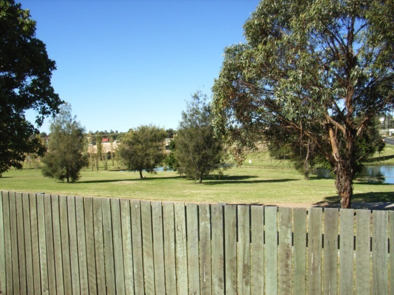 2/375 Stenner Street, Kearneys Spring QLD 4350