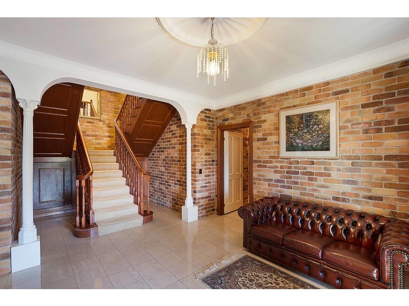 3a Macqueen Street, Mount Lofty QLD 4350