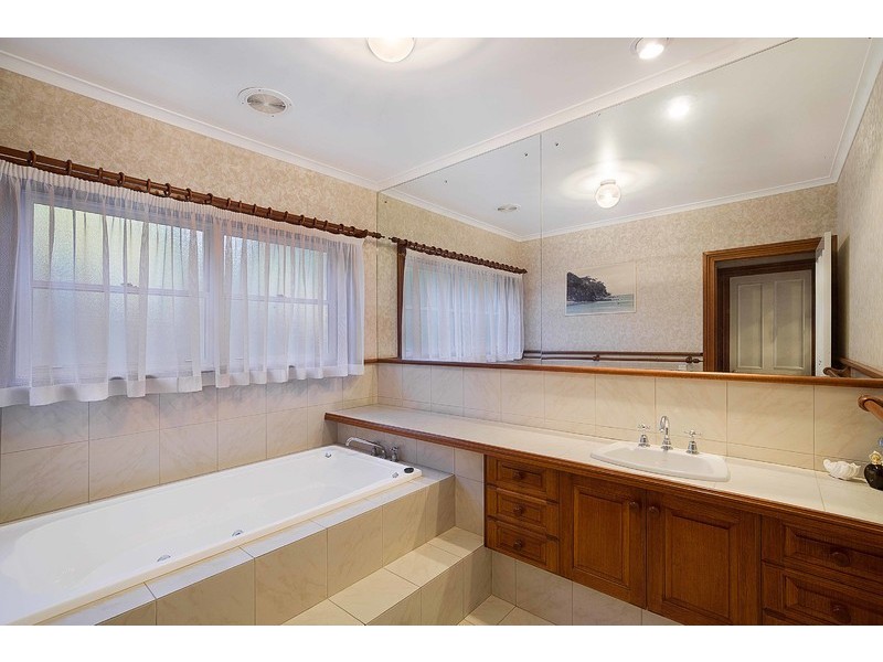 3a Macqueen Street, Mount Lofty QLD 4350