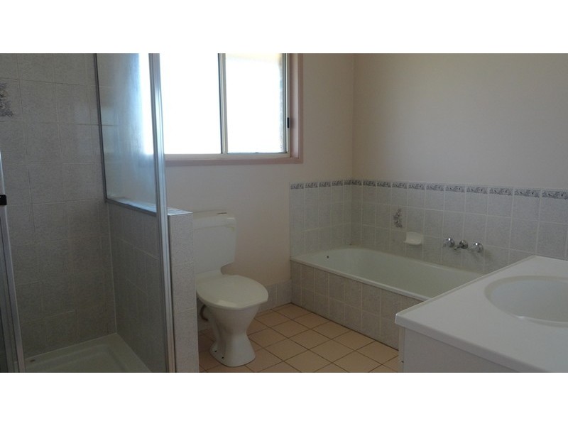 1 Rebecca Court, Kearneys Spring QLD 4350