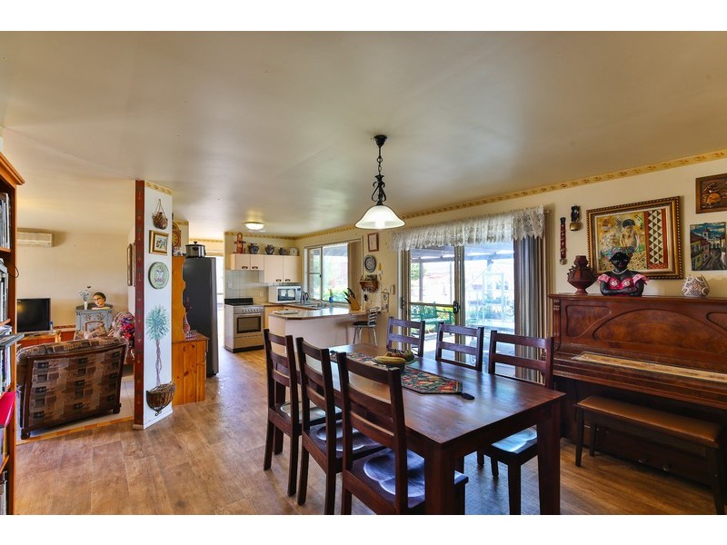 27 Lipp Road, Greenmount East QLD 4359