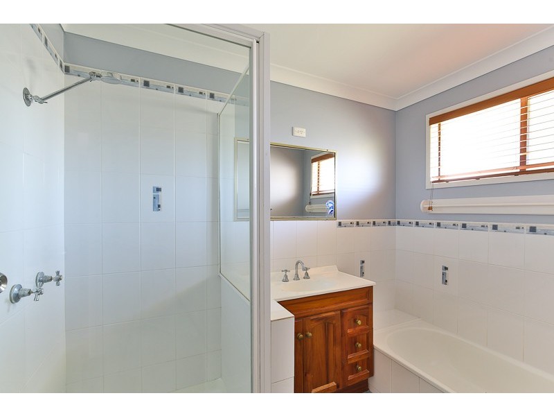 12 Hinkler Crescent, Wilsonton QLD 4350