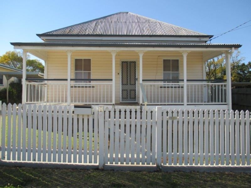 8 Kenilworth Street, North Toowoomba QLD 4350