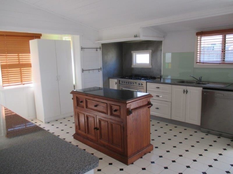 8 Kenilworth Street, North Toowoomba QLD 4350