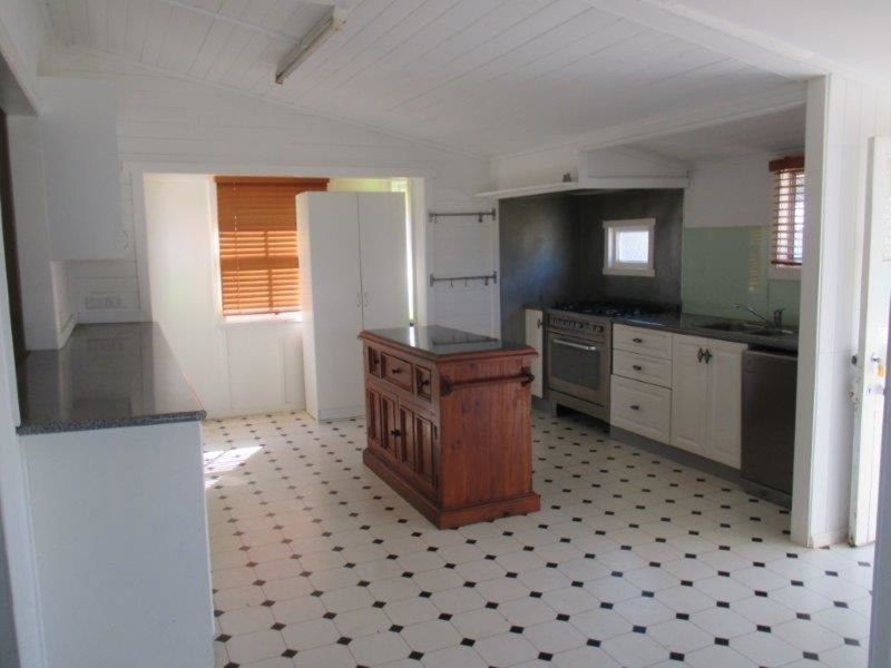 8 Kenilworth Street, North Toowoomba QLD 4350