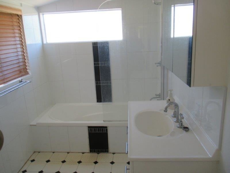 8 Kenilworth Street, North Toowoomba QLD 4350