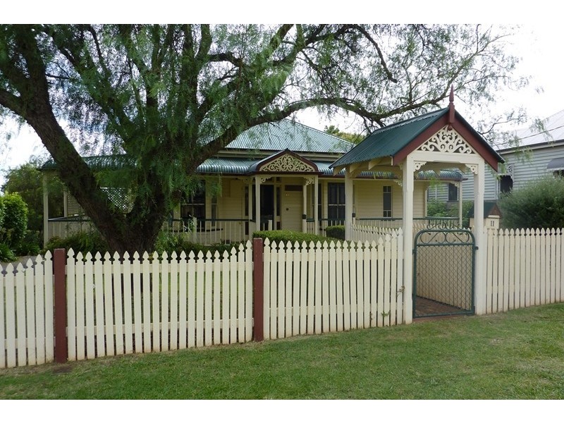 11 Grey Street, South Toowoomba QLD 4350