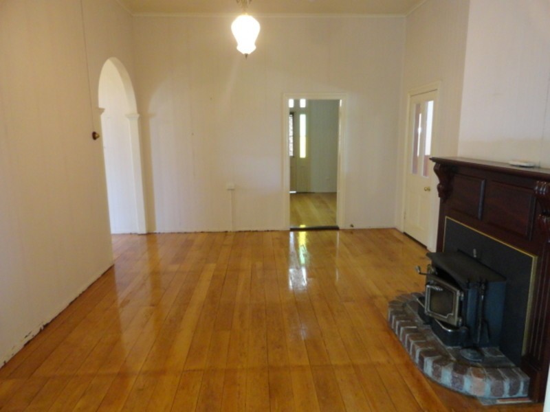 11 Grey Street, South Toowoomba QLD 4350