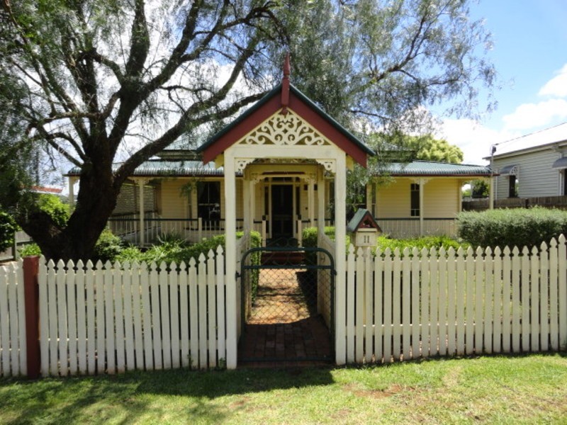 11 Grey Street, South Toowoomba QLD 4350