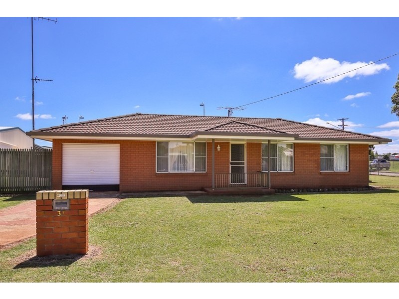 37 McFarlane Street, Wilsonton QLD 4350