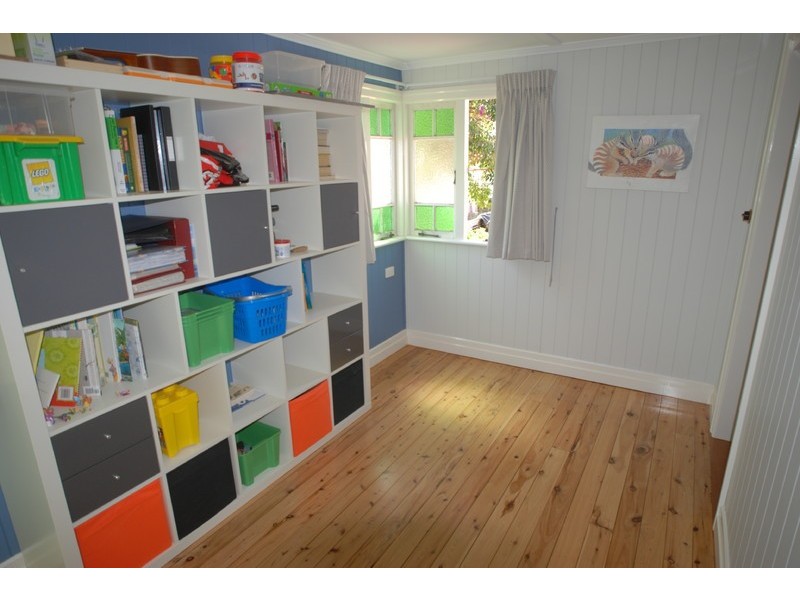 2 Wonderley Street, Mount Lofty QLD 4350