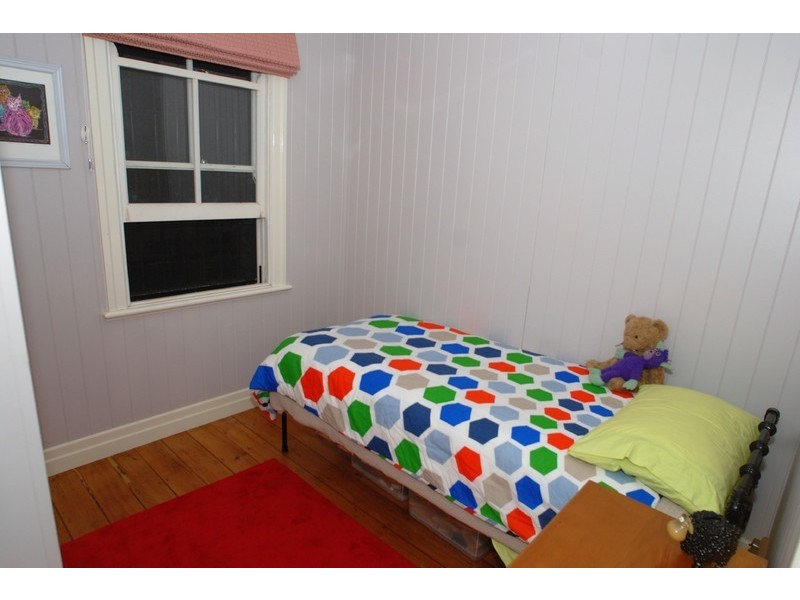 2 Wonderley Street, Mount Lofty QLD 4350