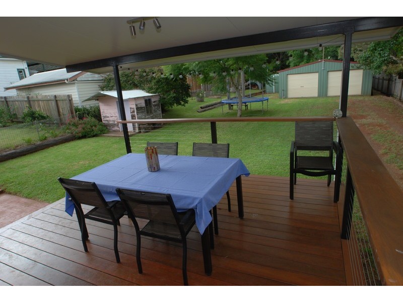 2 Wonderley Street, Mount Lofty QLD 4350