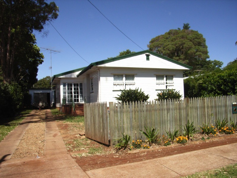18 Curzon Street, East Toowoomba QLD 4350