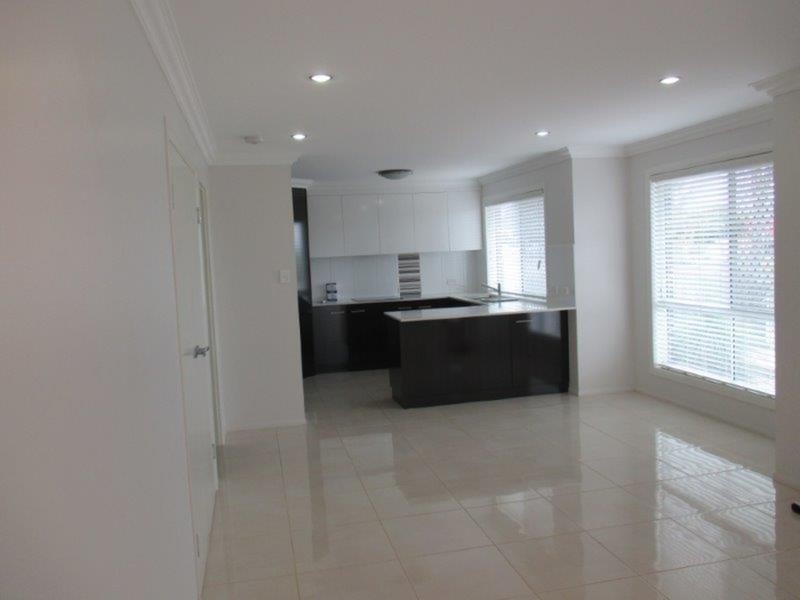 Unit 1/310A Hume Street, Centenary Heights QLD 4350