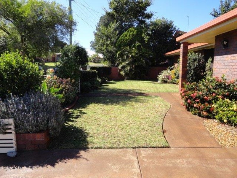 26 Banksia, Newtown QLD 4350