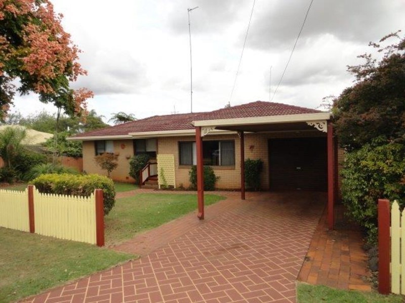 9 Gunn Street, Kearneys Spring QLD 4350