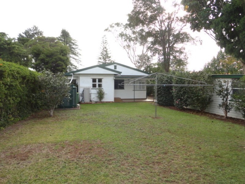 18 Curzon Street, East Toowoomba QLD 4350