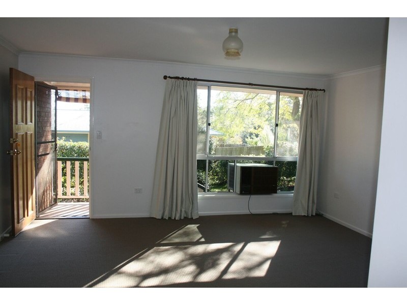 1/8 SPIES Court, Mount Lofty QLD 4350