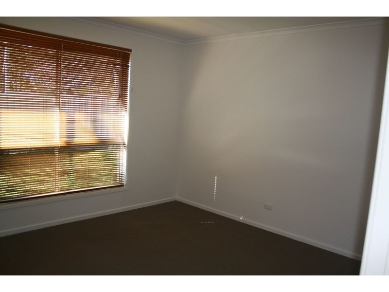 1/8 SPIES Court, Mount Lofty QLD 4350