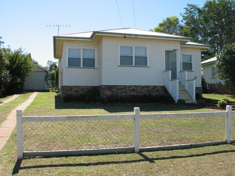 17 Geoffrey Street, Mount Lofty QLD 4350